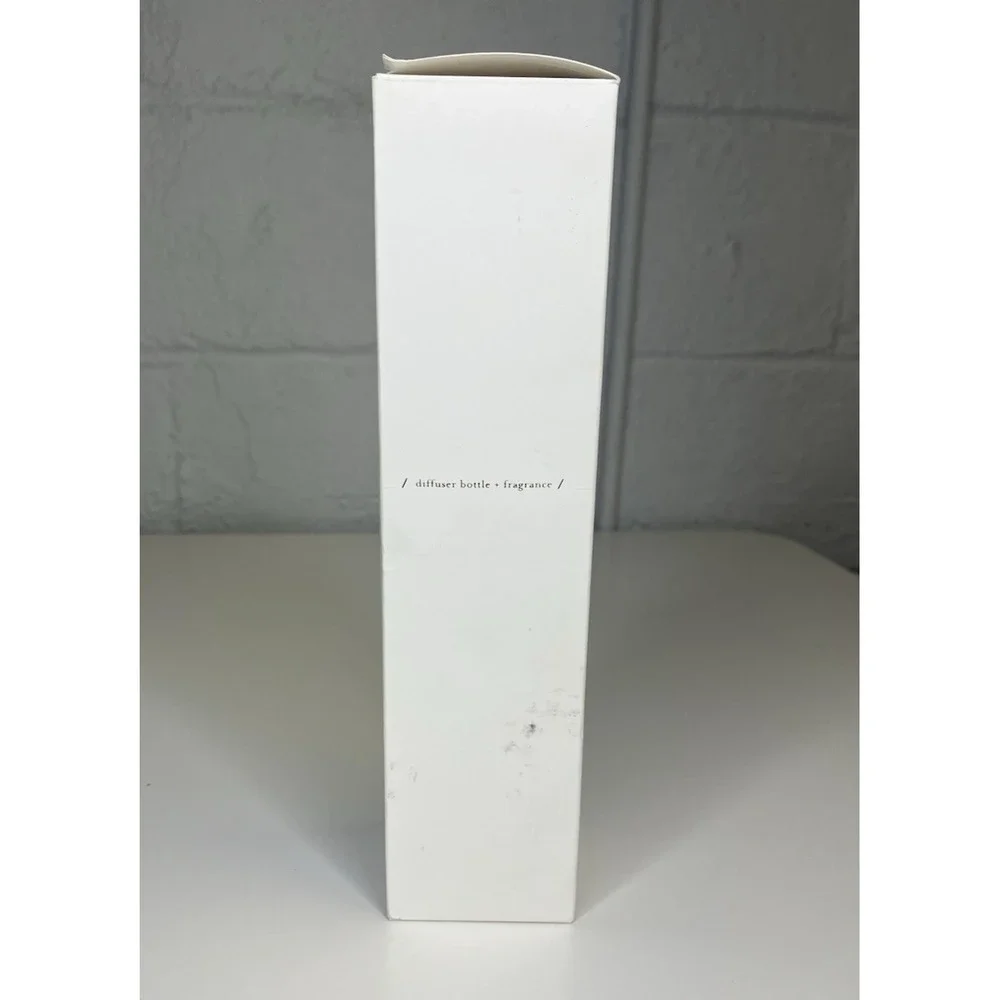 Aromatique The Smell of Christmas Reed Diffuser Set‎ Ceramic Bottle Reeds + Oil
